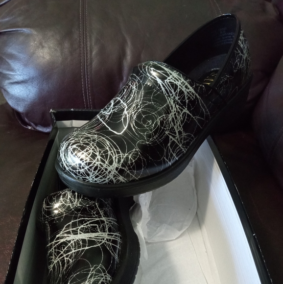 Savvy Black Glittery Swirly Shoes - Picture 5 of 7